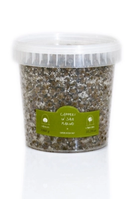 Large capers in salt